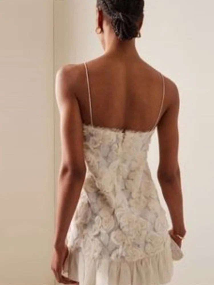 3D-BLUMENMINIKLEID – Elegantes Trägerlos-Sommerkleid mit Patchwork-Detail