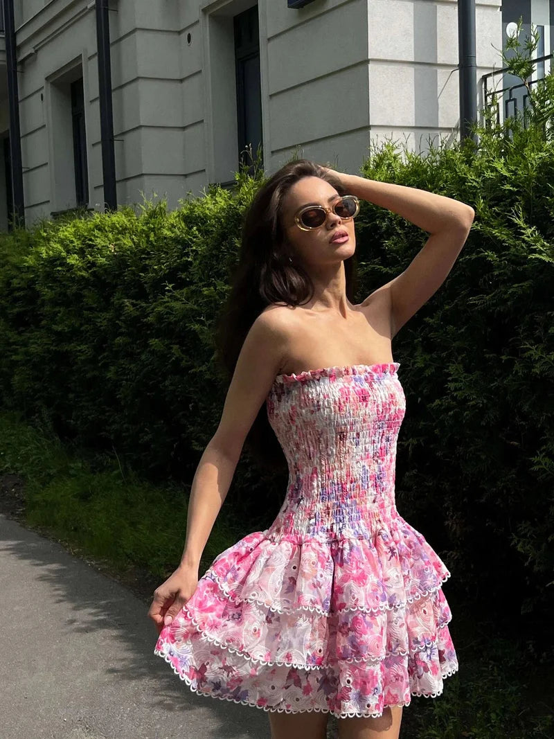 Aria Minikleid – Rot mit Blumenmuster & Trägerlos