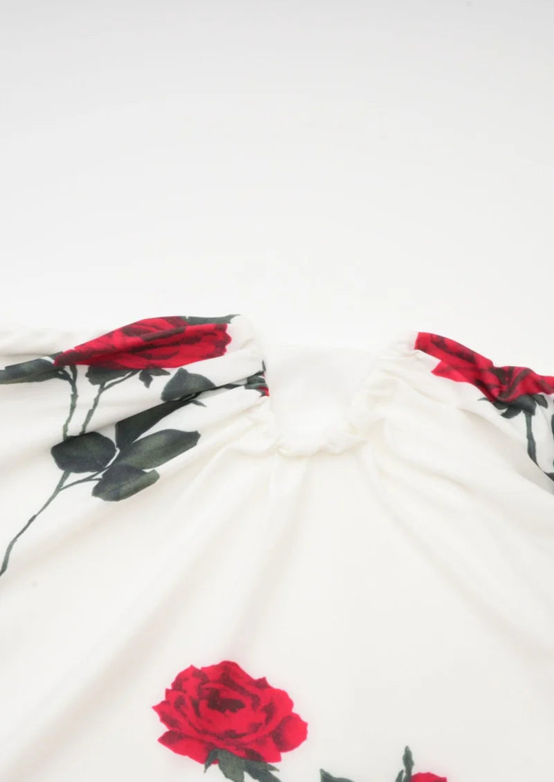 Florence Kleid – Premium Weiß mit Rosendekor & V-Ausschnitt