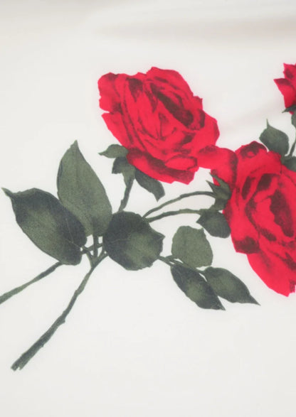 Florence Kleid – Premium Weiß mit Rosendekor & V-Ausschnitt