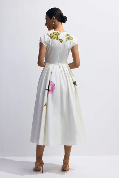 Lindsay Rose Style Flügelärmel Midikleid – Bedruckt & Plissiert