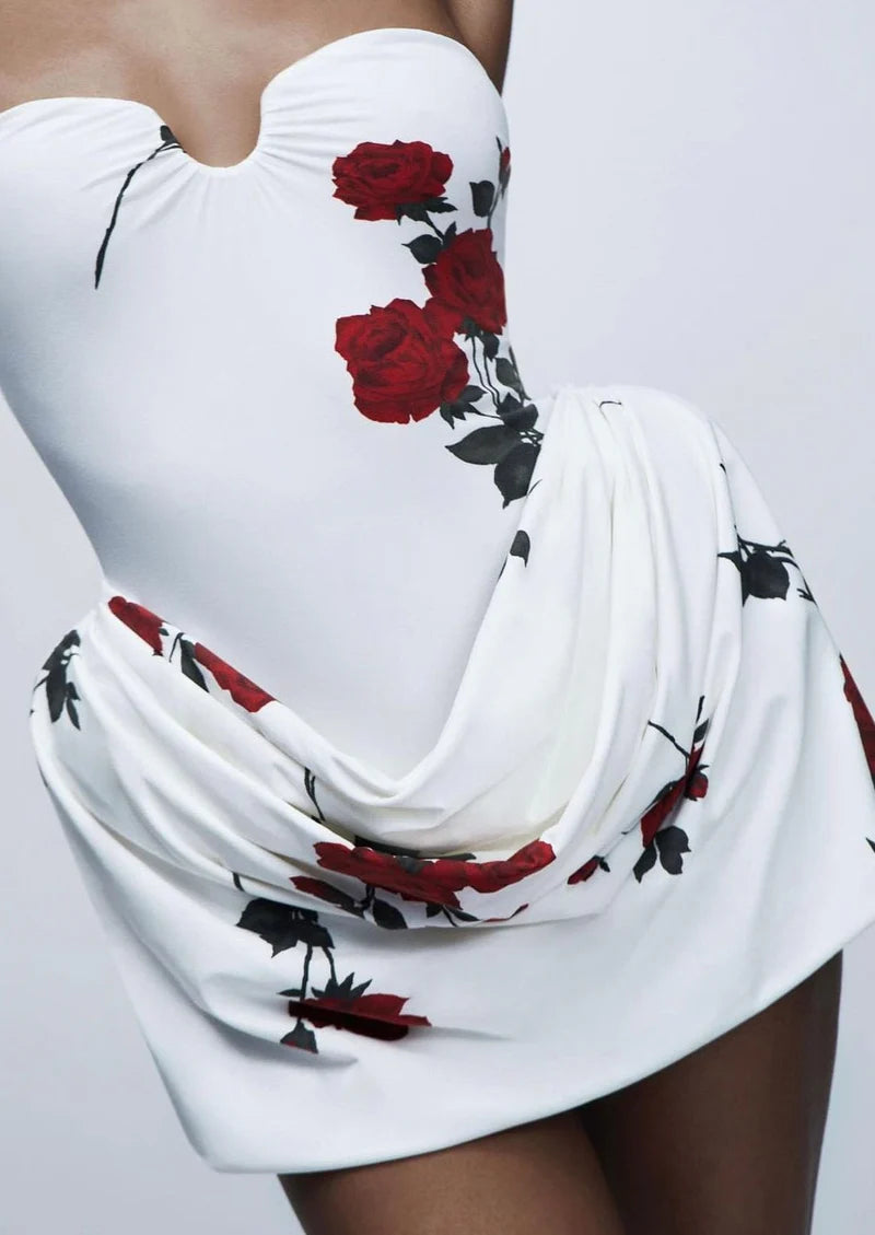 Florence Kleid – Premium Weiß mit Rosendekor & V-Ausschnitt